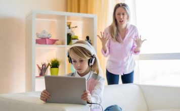 چگونه کودکان حرف گوش کن داشته باشیم؟ چگونه کودک حرف گوش کن حساب بردن کودکان داشته باشیم. عدم حرف شنوی کودکان رفتار با کودک حرف گوش نکن