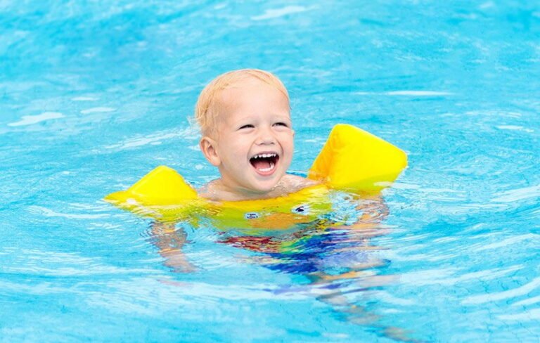 آموزش شنا به کودکت