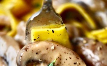 پاستا با قارچ و سس فوق العاده خامه ایی خوشمزه پاستا با قارچ و سس