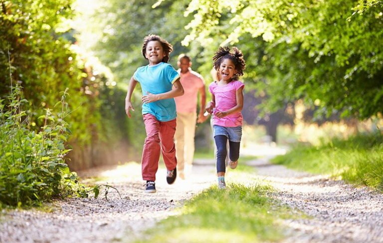 با کودکتان آهسته دویدن را تمرین کنید