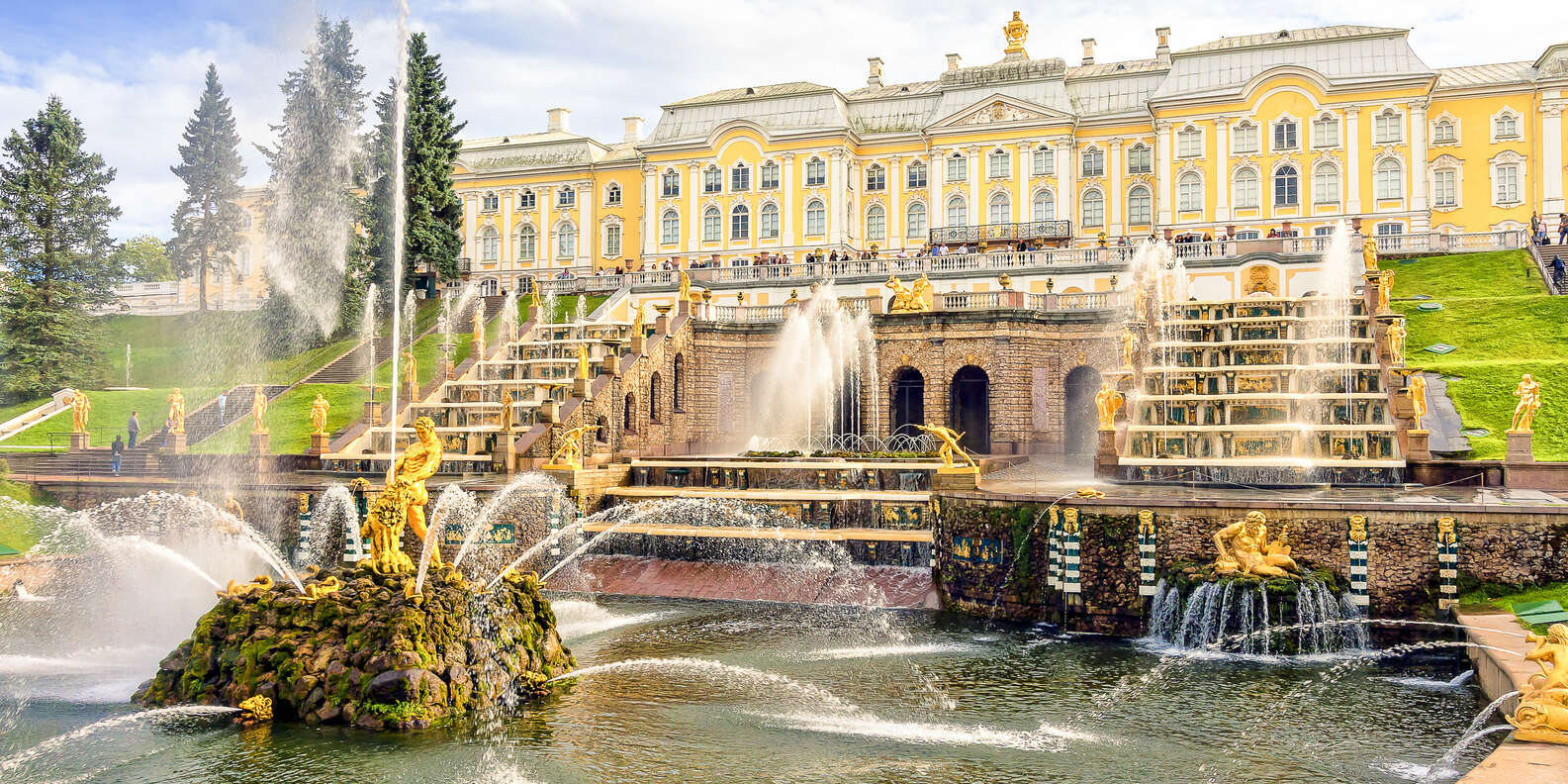 ۱۰. کاخ پترهوف، از زیباترین کاخ های جهان