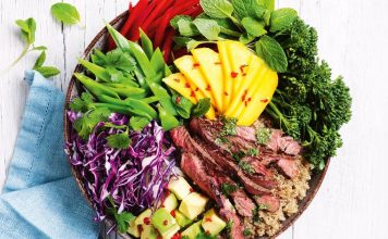 کاسه سالاد گوشت گاو و کینوا سالاد