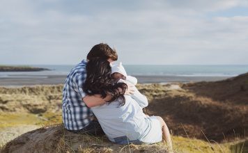 تاثیر شگفت انگيز بغل کردن کودک