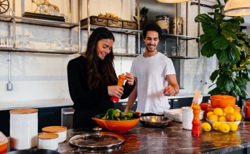 چهار دلیلی که نشان می دهد همه باید آشپزی بلد باشند