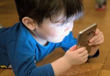 چهارده روش از بین بردن وابستگی کودک به موبایل