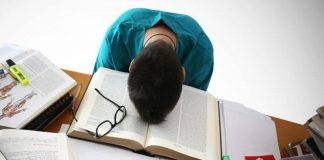 چگونه موقع درس خواندن خوابمان نگیرد