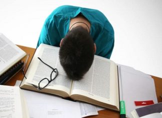 چگونه موقع درس خواندن خوابمان نگیرد