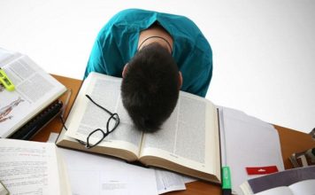 چگونه موقع درس خواندن خوابمان نگیرد