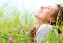 5 عاملی که علم می گوید شما با رعایت آن ها زندگی شادتری خواهید داشت.