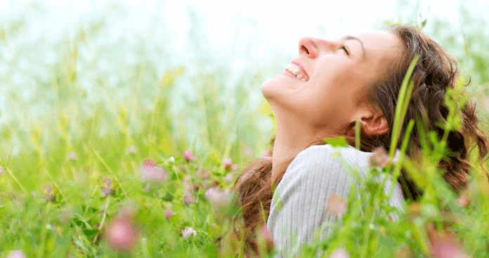 5 عاملی که علم می گوید شما با رعایت آن ها زندگی شادتری خواهید داشت.