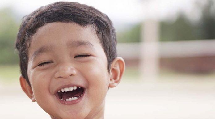 وقتی دندان‌های شیری فرزندتان را هر روز مسواک نمی‌زنید چه اتفاقی می‌افتد؟