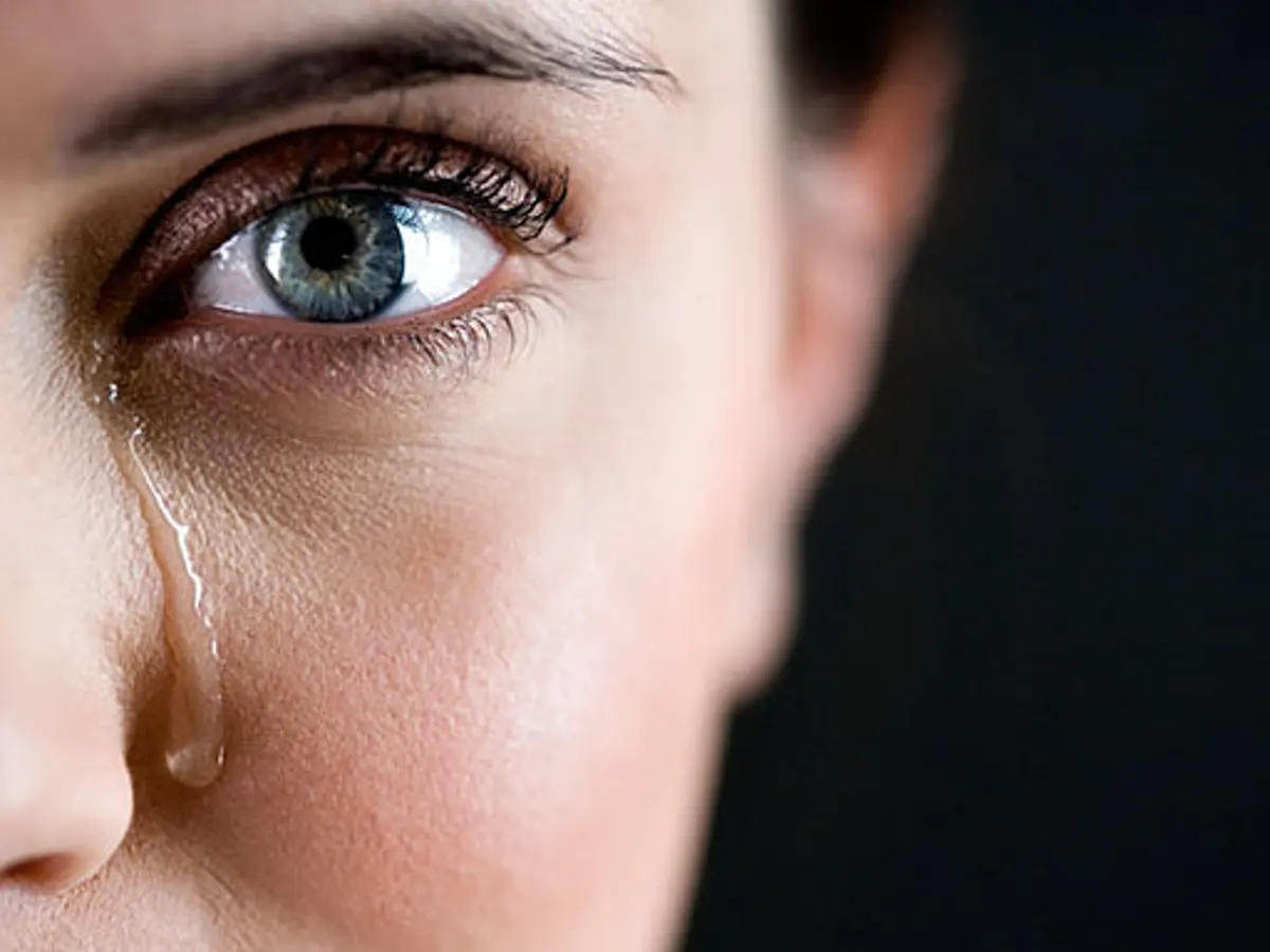 چرا گریه کردن در بعضی از افراد بسیار راحت است