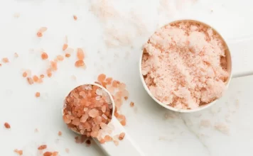 آیا نمک صورتی هیمالیا بهتر از نمک معمولی است؟