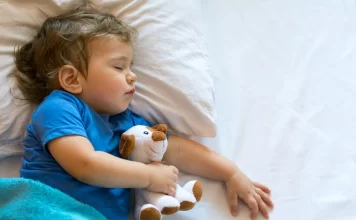 نیاز خواب در نوزادان و کودکان چقدر می باشد نیاز خواب در نوزادان و کودکان چقدر می باشد